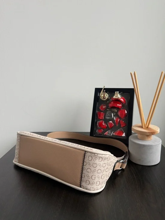 Guess Monogram Bag - Picture 5 of 7